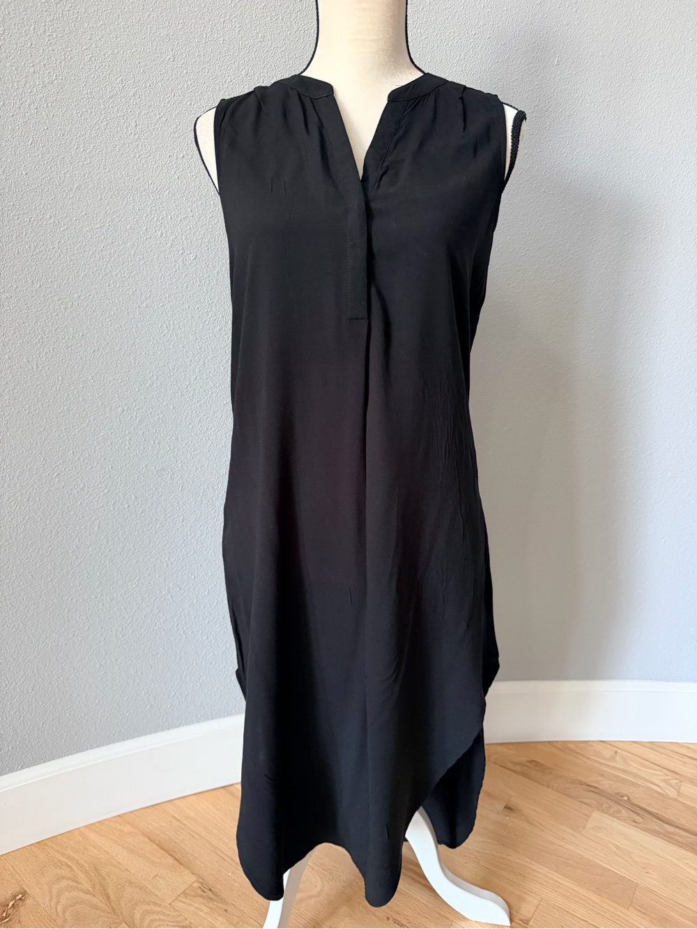 CUPIO Black Sleeveless Split V-Neck High-Low Shift Midi Dress Medium